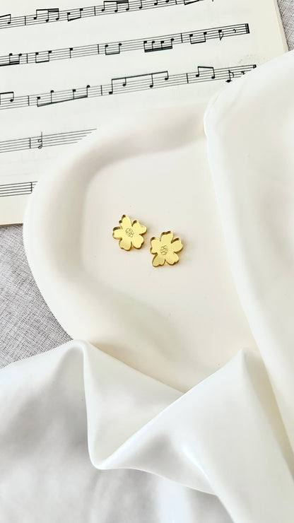 Senja-nappikorvakoru, useita värejä